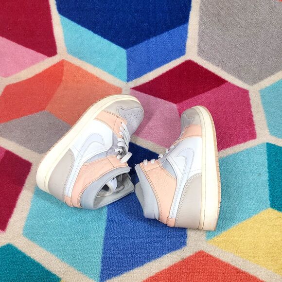 Athletic_Shoes